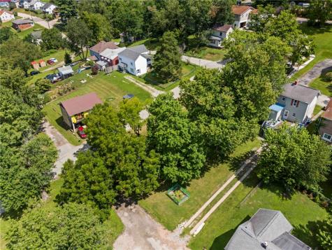 259 Cherry Avenue Houston PA 15342