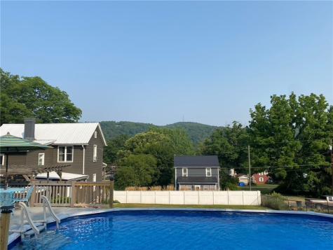 12 Logan Street Ohiopyle PA 15470