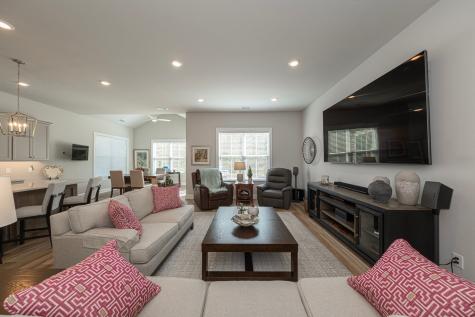 4012 Evilyn Drive Economy PA 15005