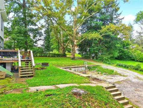 4004 Noblestown Road Oakdale PA 15071