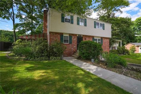 1520 Woodstream Drive Shaler PA 15116