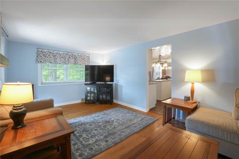 1520 Woodstream Drive Shaler PA 15116