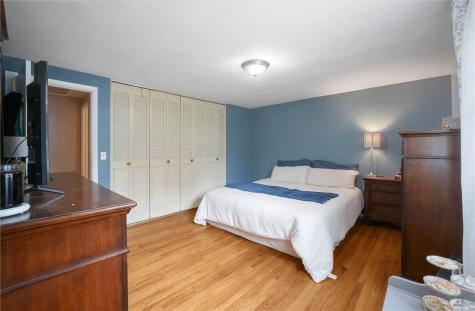 1520 Woodstream Drive Shaler PA 15116
