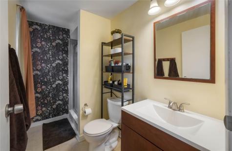 1520 Woodstream Drive Shaler PA 15116