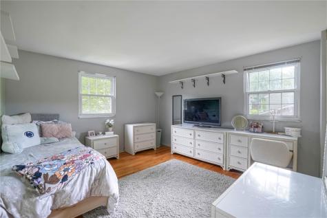1520 Woodstream Drive Shaler PA 15116