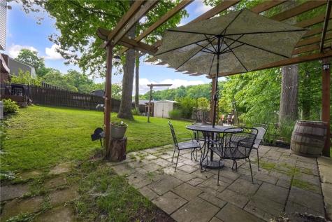 1520 Woodstream Drive Shaler PA 15116