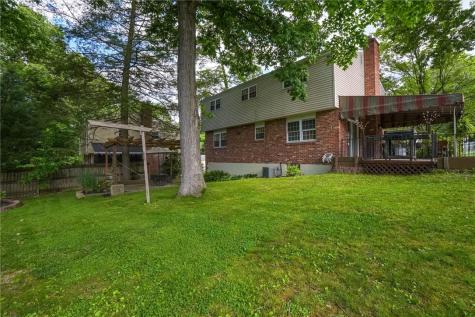 1520 Woodstream Drive Shaler PA 15116