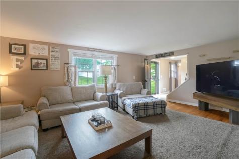 1520 Woodstream Drive Shaler PA 15116