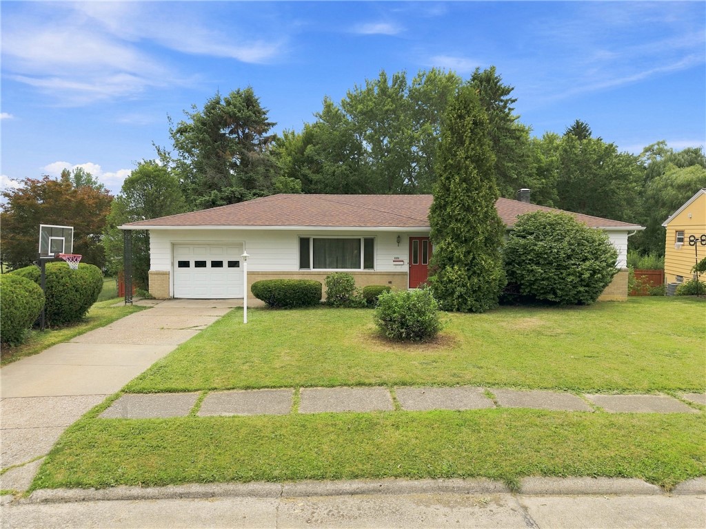 3203 Regis Drive Erie City PA 16510