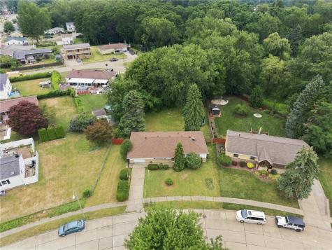 3203 Regis Drive Erie City PA 16510