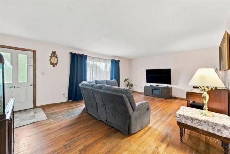 3203 Regis Drive Erie City PA 16510