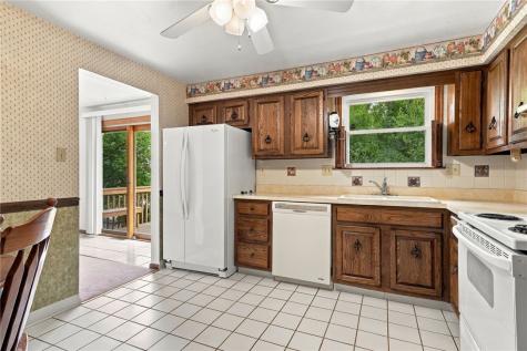 702 Woodside Drive Jeannette PA 15644