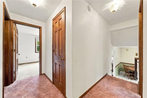 702 Woodside Drive Jeannette PA 15644