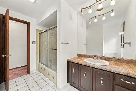 702 Woodside Drive Jeannette PA 15644