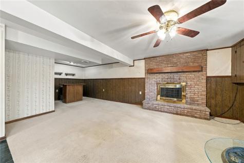 702 Woodside Drive Jeannette PA 15644