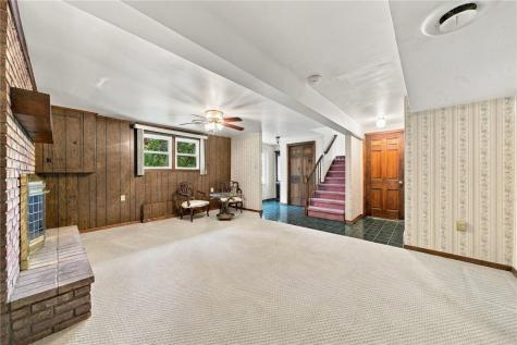 702 Woodside Drive Jeannette PA 15644