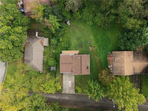702 Woodside Drive Jeannette PA 15644