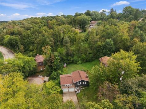 702 Woodside Drive Jeannette PA 15644