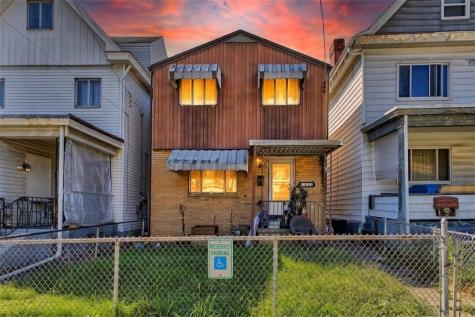 633 Woodward Avenue Stowe Township PA 15136