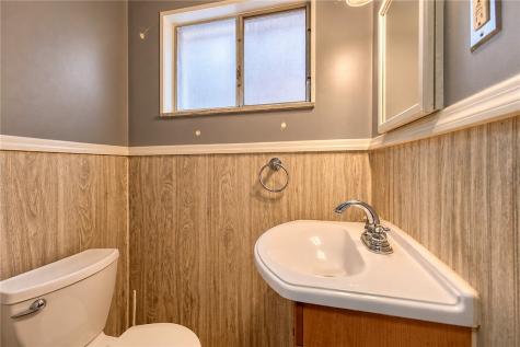 633 Woodward Avenue Stowe Township PA 15136