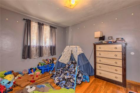633 Woodward Avenue Stowe Township PA 15136