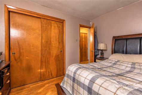 633 Woodward Avenue Stowe Township PA 15136