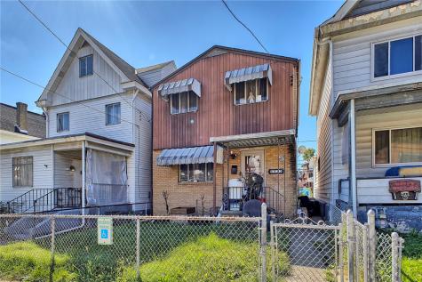 633 Woodward Avenue Stowe Township PA 15136