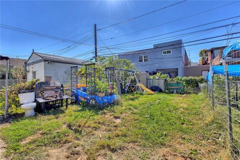 633 Woodward Avenue Stowe Township PA 15136