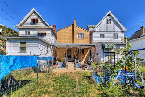 633 Woodward Avenue Stowe Township PA 15136