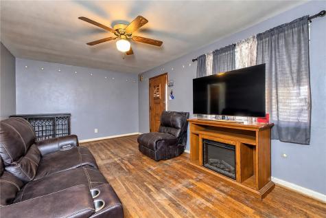 633 Woodward Avenue Stowe Township PA 15136