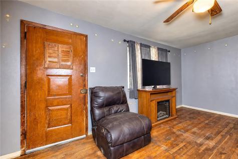 633 Woodward Avenue Stowe Township PA 15136