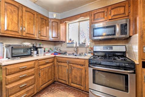 633 Woodward Avenue Stowe Township PA 15136