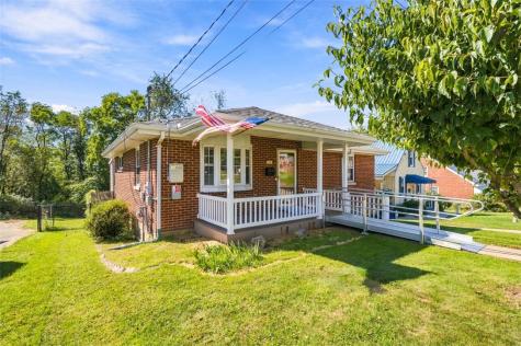145 Michigan Avenue Lower Burrell PA 15068