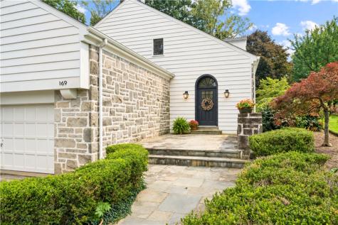 169 Backbone Road Bell Acres PA 15143