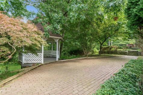169 Backbone Road Bell Acres PA 15143