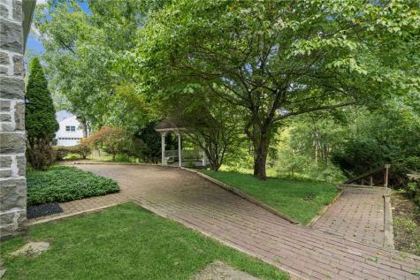 169 Backbone Road Bell Acres PA 15143