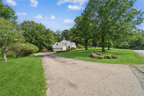 169 Backbone Road Bell Acres PA 15143