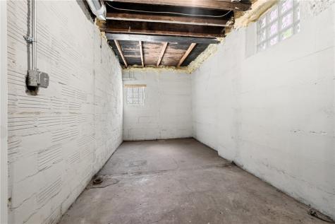 183 Marsden Hazelwood PA 15207