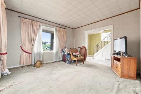 38 Franklin Ellwood City PA 16117