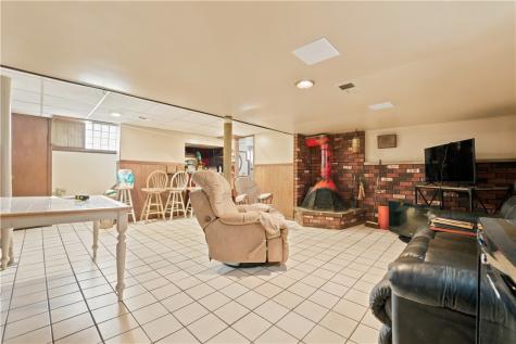 38 Franklin Ellwood City PA 16117