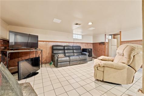 38 Franklin Ellwood City PA 16117