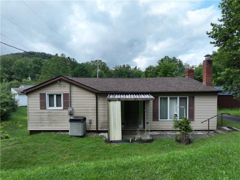 513 Three Mile Hill Bullskin Township PA 15666