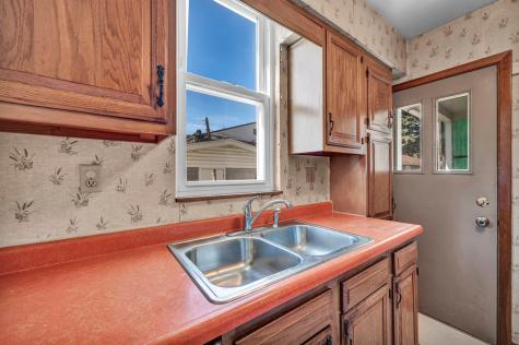 1107 Woodward Avenue Mckees Rocks PA 15136