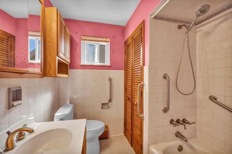 1107 Woodward Avenue Mckees Rocks PA 15136