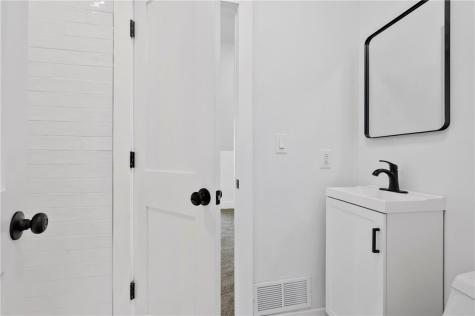 220 Dewey Edgewood PA 15218