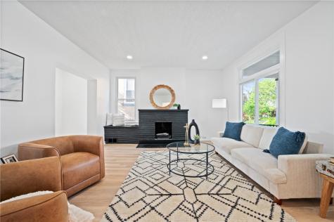 220 Dewey Edgewood PA 15218