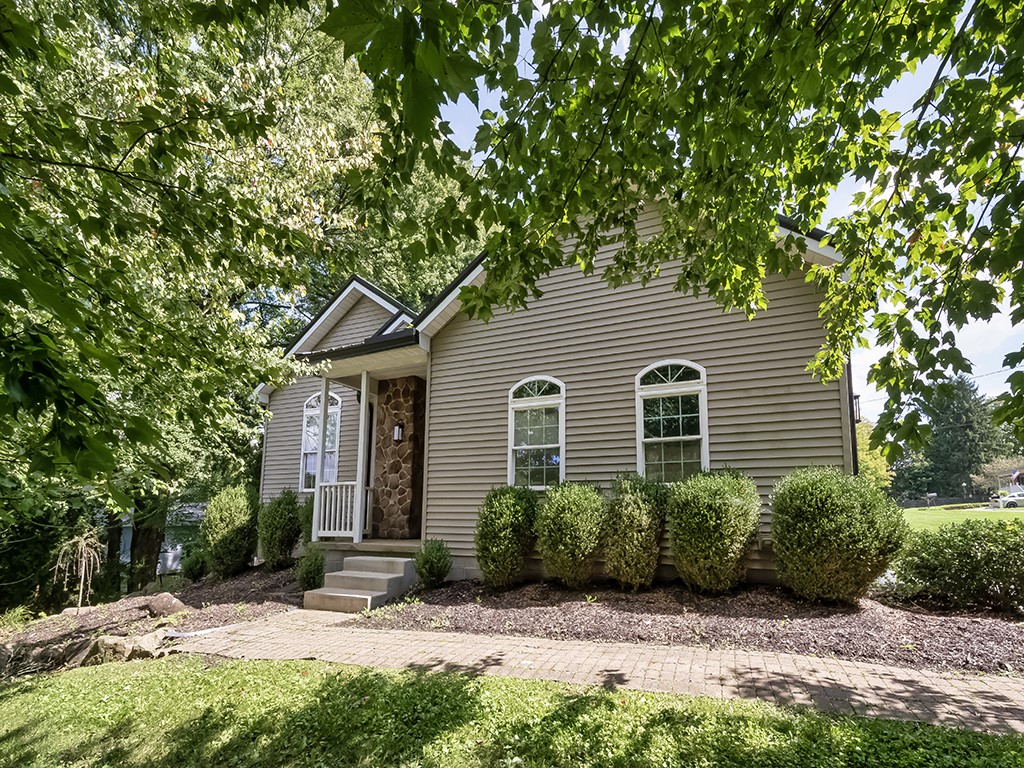 936 Martin Avenue Sharpsville PA 16150
