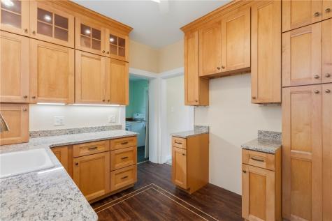 1027 Hamilton Avalon PA 15202