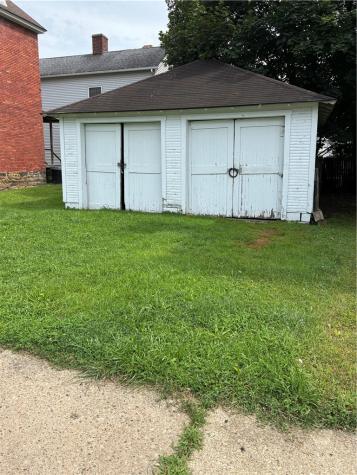 498 E High Street Kittanning Boro PA 16201