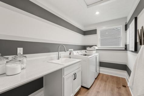 2699 SE Salerno Drive Collier Township PA 15071